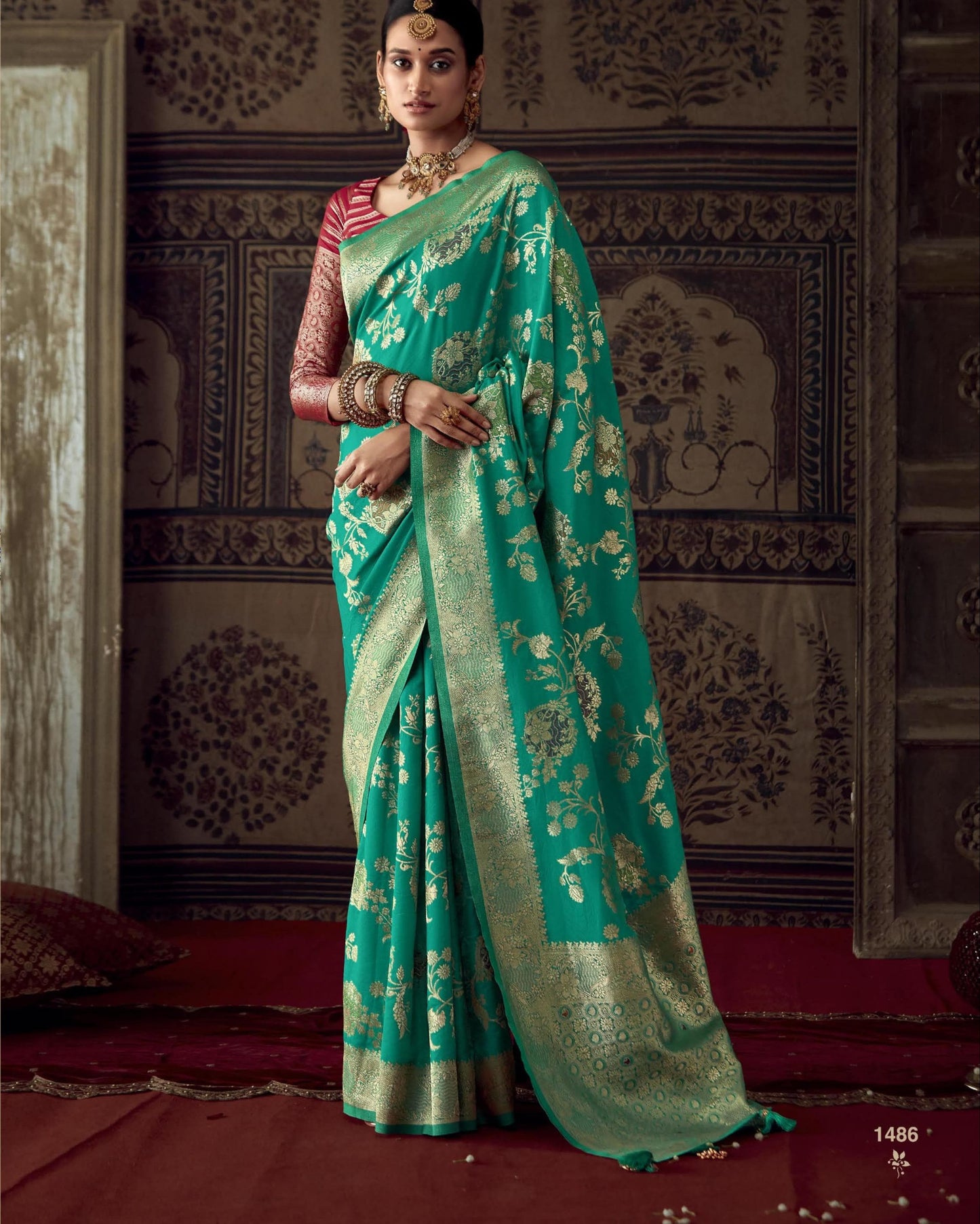 डोला बनारसी साड़ी