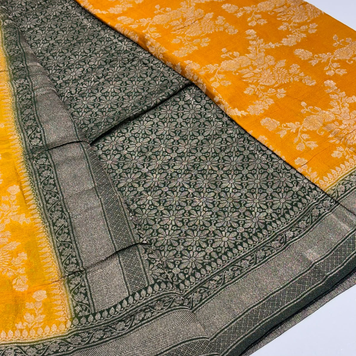 Banarasi Wrinkle Chiffon Saree
